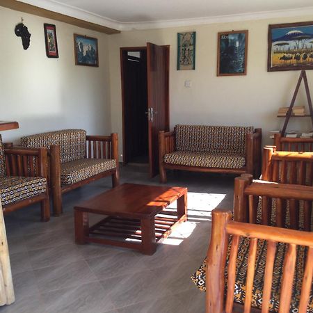African Roots Guesthouse 恩德培 外观 照片